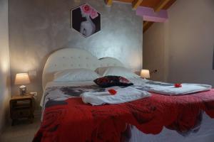 a bedroom with a bed with two towels on it at Notte Rosa Suites & Relax in Fornovo di Taro