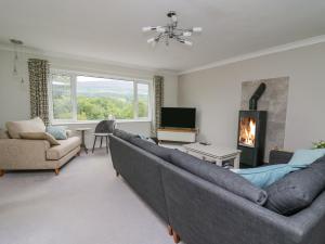 a living room with a couch and a fireplace at Lleifior in Dolgellau