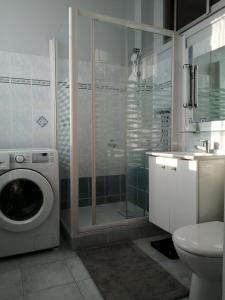 Kúpeľňa v ubytovaní Vittel Spacieux 2 pièces Rénové - Confortable - Vue - 200 mètres Thermes
