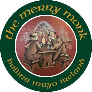 een sticker van twee mannen aan een tafel bij The Merry Monk in Ballina