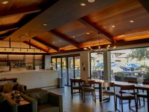 Veitingastaður eða matsölustaður á The Nest Hotel Palo Alto