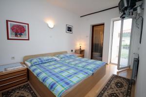 Postel nebo postele na pokoji v ubytování Apartment Selce 2379a