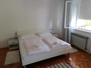 Postel nebo postele na pokoji v ubytování Apartment Selce 2381d