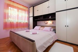 Posteľ alebo postele v izbe v ubytovaní Apartments with a parking space Jadranovo, Crikvenica - 2377