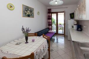 Kuchyňa alebo kuchynka v ubytovaní Apartments with a parking space Jadranovo, Crikvenica - 2377