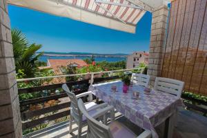 Balkón alebo terasa v ubytovaní Apartments with a parking space Jadranovo, Crikvenica - 2377