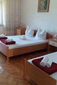 Posteľ alebo postele v izbe v ubytovaní Apartments by the sea Dramalj, Crikvenica - 2376