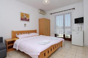 Katil atau katil-katil dalam bilik di Apartments and rooms with parking space Selce, Crikvenica - 2362