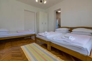 Posteľ alebo postele v izbe v ubytovaní Apartments with parking spaces Selce, Crikvenica - 2381