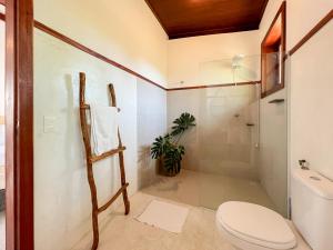 a bathroom with a toilet and a shower at Casa Janela da Lua in Icaraí