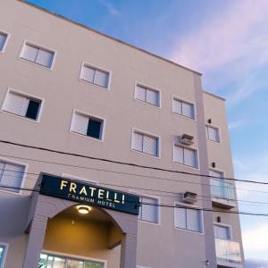 a building with a sign for a hotel at FRATELLI PREMIUM HOTEL in Elói Mendes