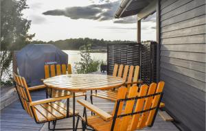 En balkong eller terrass på Beautiful Home In Ronneby With Kitchen