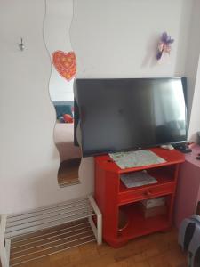 TV a/nebo společenská místnost v ubytování Vita apartments