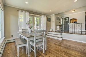 Фотография из галереи Serene Hopatcong Cottage with 50-Foot Dock! в городе Hopatcong