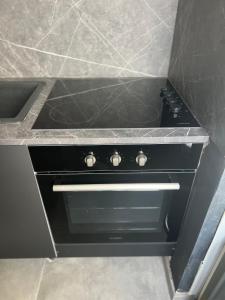 Fotografia z galérie ubytovania Capsule Art Déco - Jacuzzi - Netflix - Home Cinéma - Arcade de jeux & Nintendo switch - 2 chambres - Filet suspendu v destinácii Valenciennes