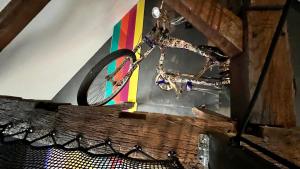 Fotografia z galérie ubytovania Capsule Art Déco - Jacuzzi - Netflix - Home Cinéma - Arcade de jeux & Nintendo switch - 2 chambres - Filet suspendu v destinácii Valenciennes