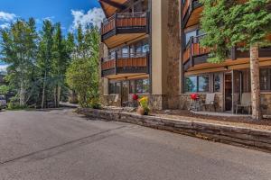 an empty street in front of a building at Laurelwood Condominiums 102 in Snowmass Village