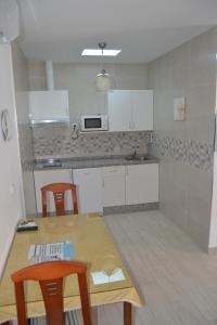 Una cocina o zona de cocina en APARTAMENTO EN OLVERA CON GARAJE