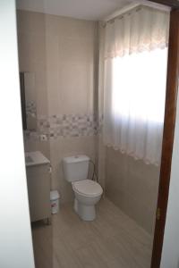 Un baño de APARTAMENTO EN OLVERA CON GARAJE