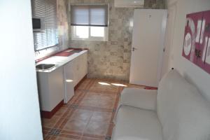Una cocina o zona de cocina en APARTAMENTO EN OLVERA CON GARAJE