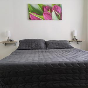 Un pat sau paturi într-o cameră la San Martin- Moderno y confortable apartaestudio sector rosales