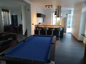 a pool table in a living room with a bar at DS Harmothe in Chamouille