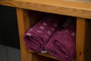 a wooden shelf with a purple towel and a sock at Šumska priča Tara / A Forest Tale Tara in Mokra Gora