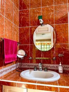 Phòng tắm tại Casa hogareña con excelente ubicación en la ciudad