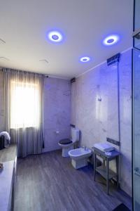 Koupelna v ubytování SUITE184 + 16 fotografií
