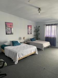 a bedroom with two beds and a window at Playa El Obispo A La Marea building La Libertad in La Libertad