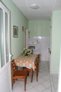Kuchyň nebo kuchyňský kout v ubytování Apartments by the sea Podgora, Makarska - 2615