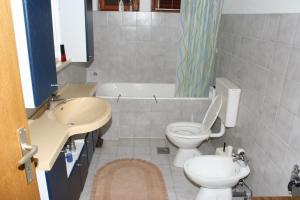 Koupelna v ubytování Apartments by the sea Podgora, Makarska - 2615