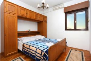 Postel nebo postele na pokoji v ubytování Apartments by the sea Podgora, Makarska - 2614
