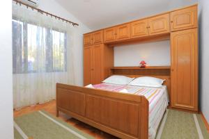 Postel nebo postele na pokoji v ubytování Apartments by the sea Podgora, Makarska - 2614