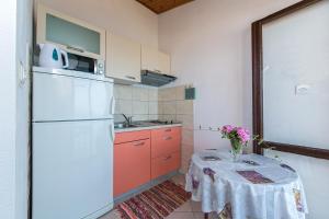 Kuchyň nebo kuchyňský kout v ubytování Apartments by the sea Podgora, Makarska - 2614