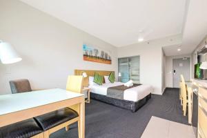 A bed or beds in a room at '18th in the Clouds' CBD Resort Living with Pool