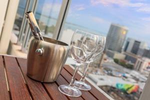 '18th in the Clouds' CBD Resort Living with Pool italokat is kínál