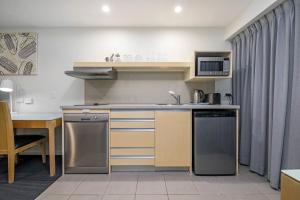 A kitchen or kitchenette at '18th in the Clouds' CBD Resort Living with Pool