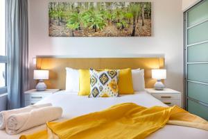 Voodi või voodid majutusasutuse Arafura Edge - Resort Living and Breathtaking Views toas