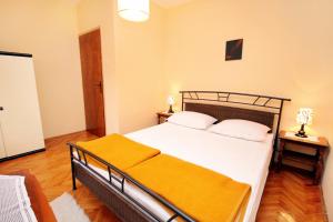 Posteľ alebo postele v izbe v ubytovaní Apartment Novi Vinodolski 2423a