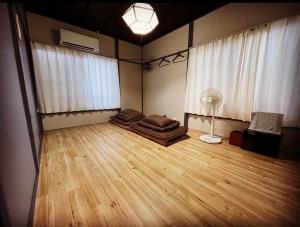 a room with two beds and a fan in it at 無料温泉チケット付 Oyado-Ichigo-Nie お宿一期二笑 #IG1 in Ito