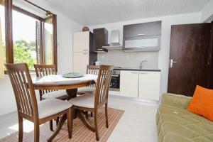 Fotografie z fotogalerie ubytování Apartments by the sea Mali Losinj (Losinj) - 2494 v destinaci Mali Lošinj