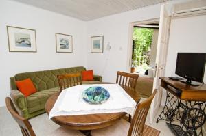 Fotografie z fotogalerie ubytování Apartments by the sea Mali Losinj (Losinj) - 2494 v destinaci Mali Lošinj