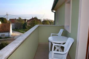 Balkón alebo terasa v ubytovaní Apartments and rooms with parking space Nerezine, Losinj - 2506