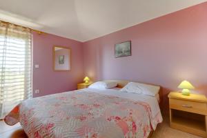 Posteľ alebo postele v izbe v ubytovaní Apartments and rooms with parking space Nerezine, Losinj - 2506