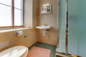 Kúpeľňa v ubytovaní Apartments and rooms with parking space Nerezine, Losinj - 2506