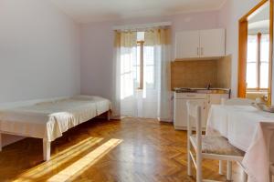 a room with two beds and a kitchen at Apartments and rooms with parking space Nerezine, Losinj - 2506 in Nerezine