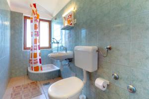 Kúpeľňa v ubytovaní Apartments and rooms with parking space Nerezine, Losinj - 2506