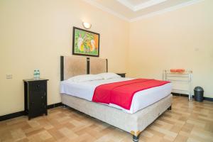 RedDoorz @ Panglima Sudirman Madiun客房内的一张或多张床位