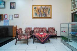 Istumisnurk majutusasutuses RedDoorz @ Panglima Sudirman Madiun